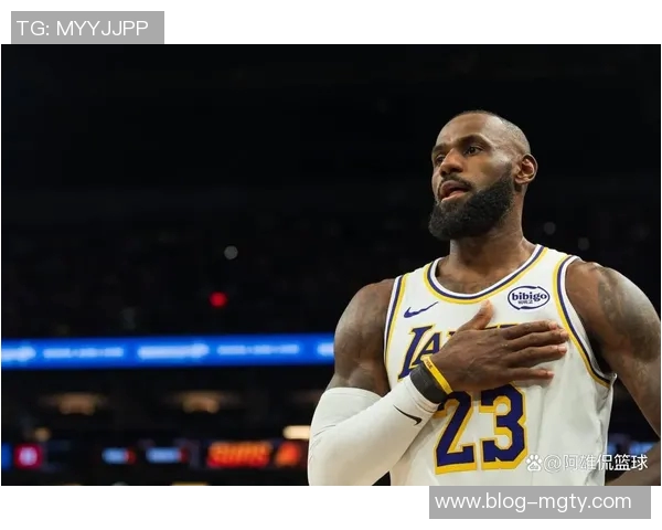 奥特谈三分犯规争议裁判称布克触碰詹姆斯手腕我未能清晰观察到 奥特谈三分犯规争议裁判称布克触碰詹姆斯手腕我未能清晰观察到